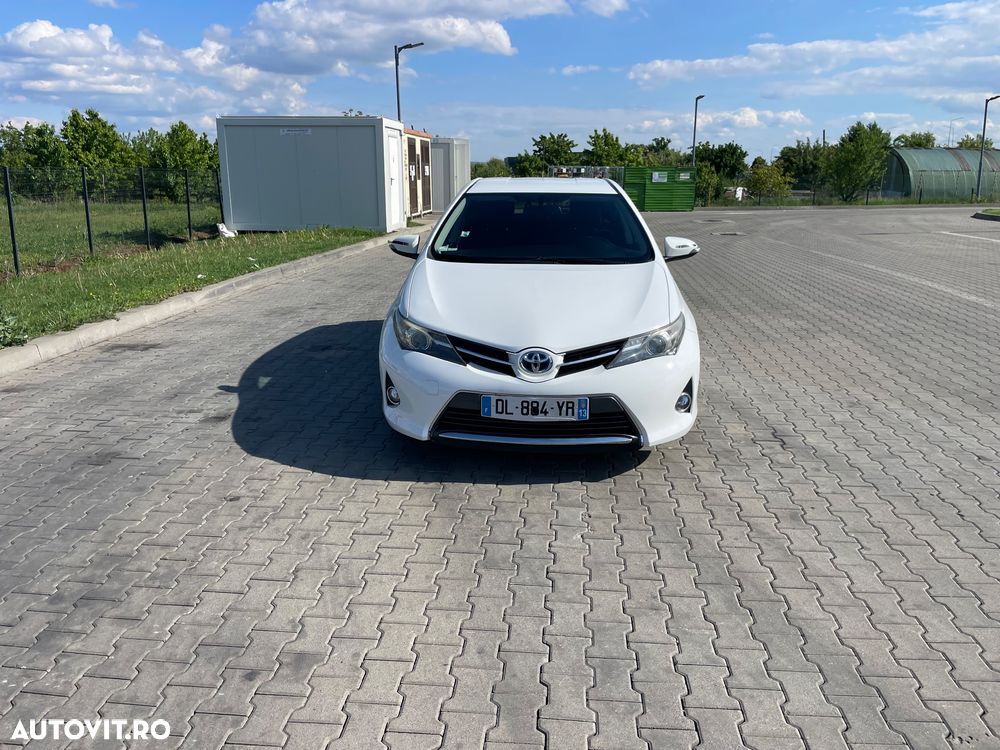 Toyota Auris 1.8 L VVT-i Sol+ - 1