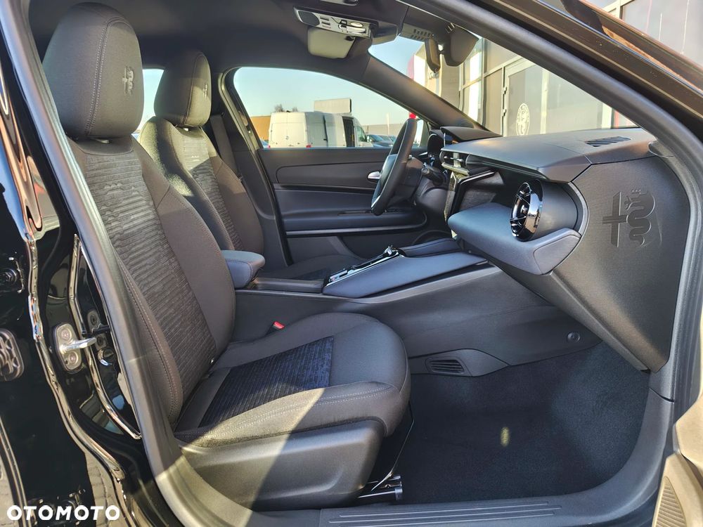 Alfa Romeo Junior 1.2 mHEV Ibrida eDCT - 11