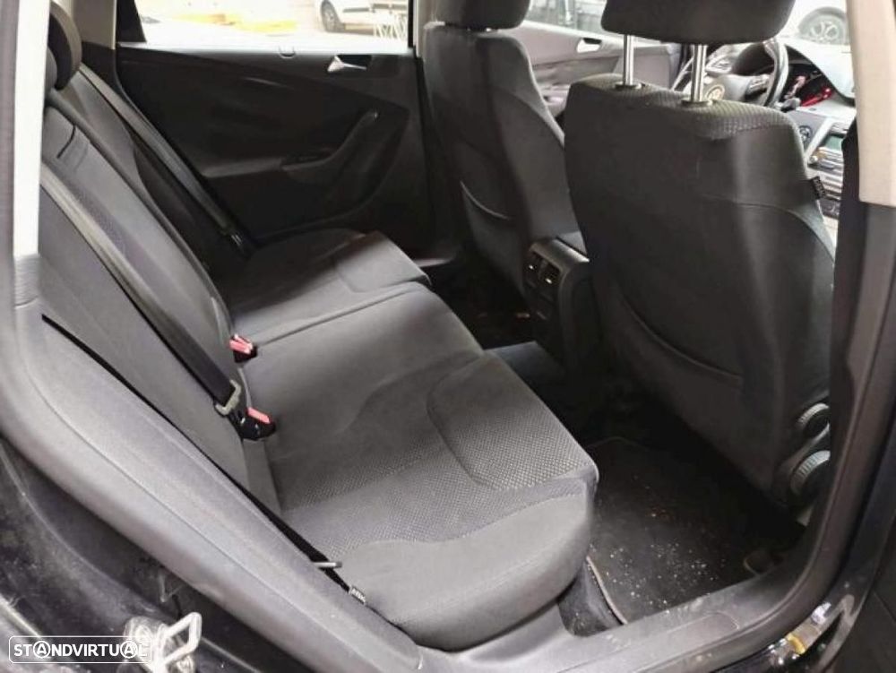 VW Passat Variant - 4