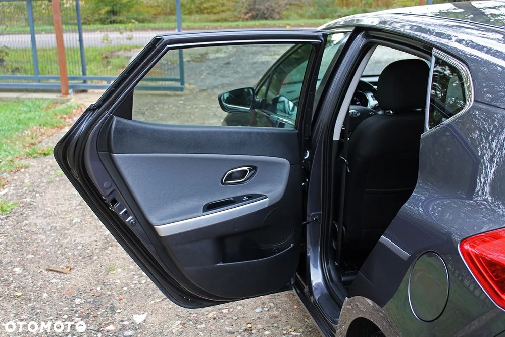 Kia Ceed 1.6 CRDi 128 Fifa World Cup Edition - 19