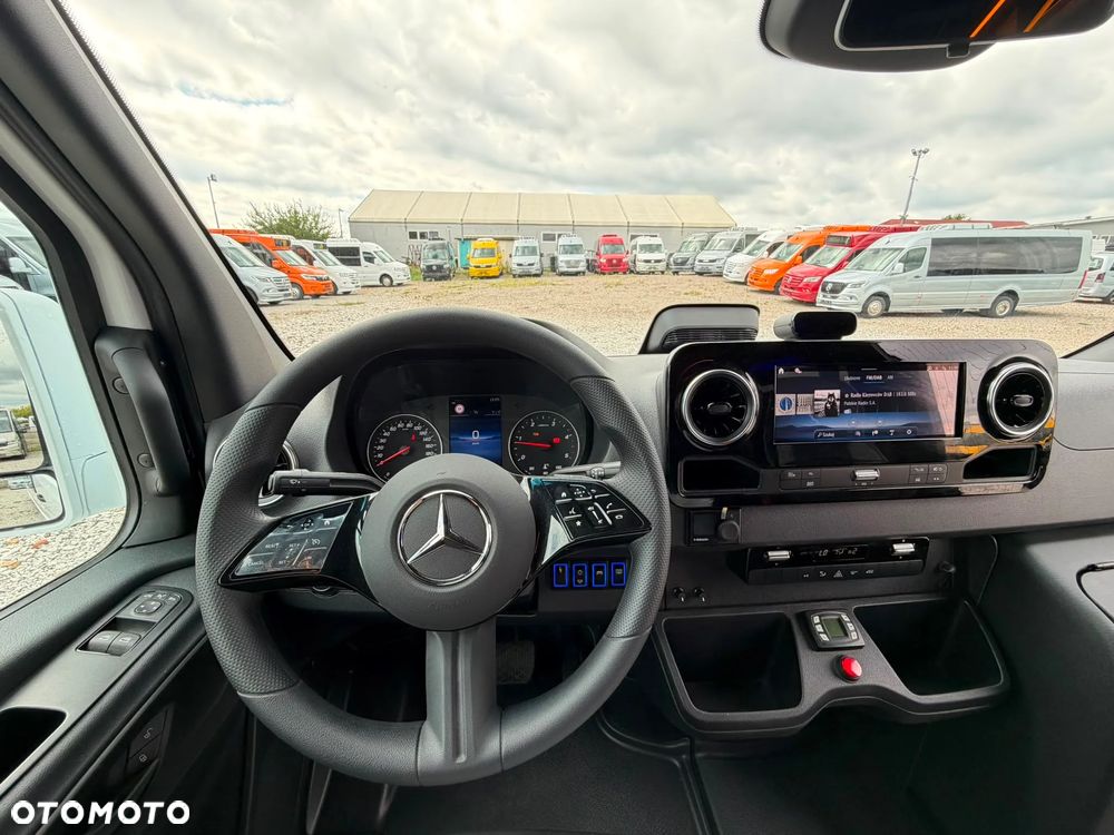 Mercedes-Benz Sprinter 519 - 25