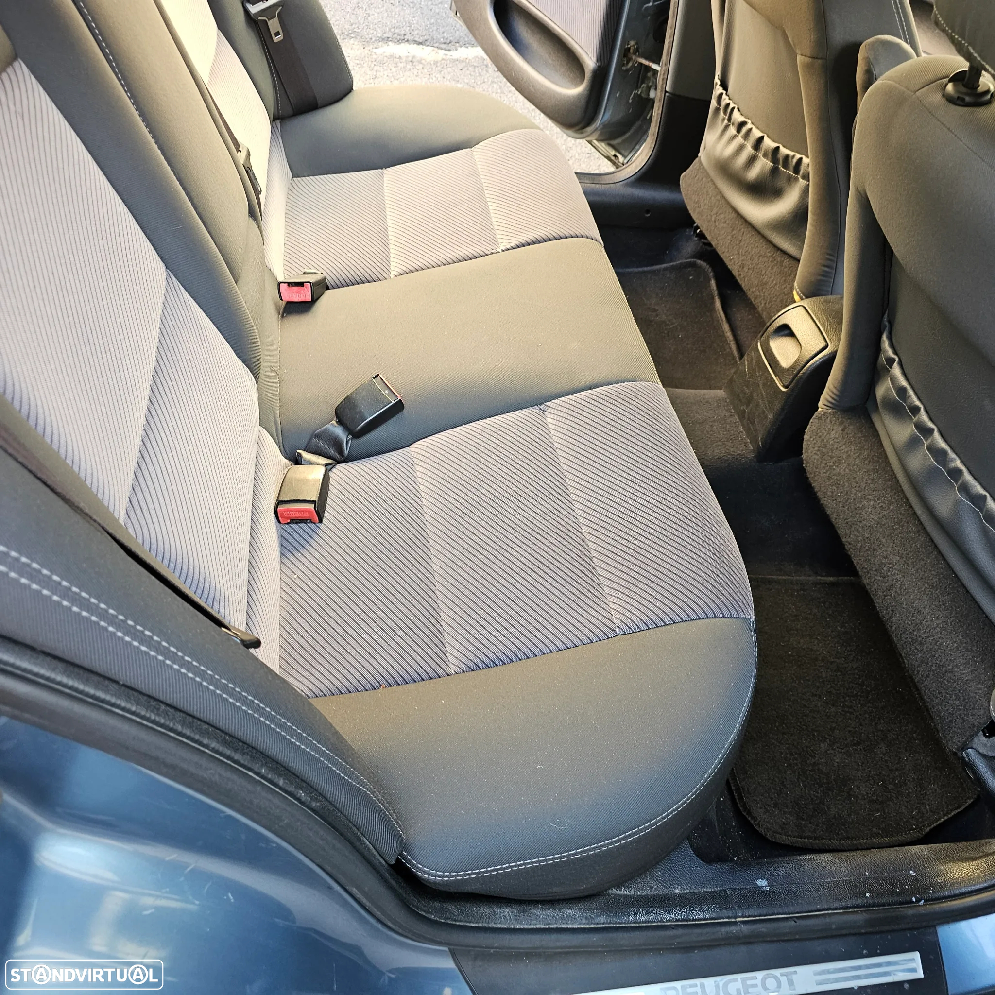 Peugeot 406 2.0 HDi Executive Aut. - 24