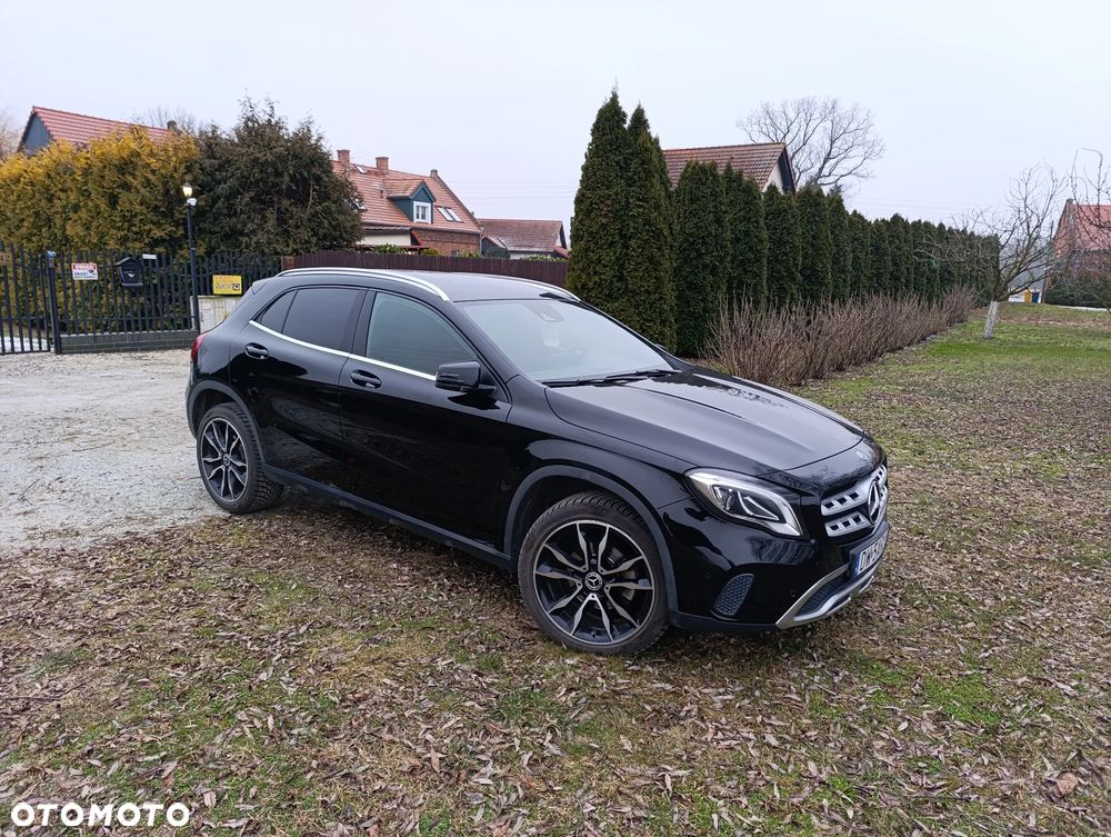 Mercedes-Benz GLA 200 7G-DCT - 26