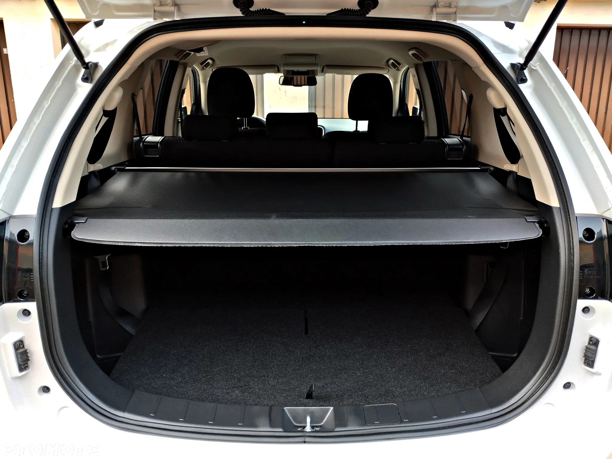 Mitsubishi Outlander 2.0 Intense + Navi 4WD CVT - 26