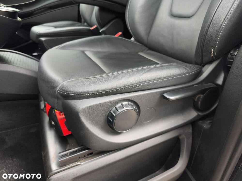 Mercedes-Benz Klasa V - 12