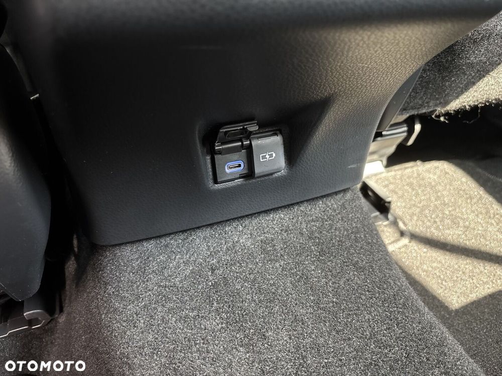 Toyota Camry 2.5 Hybrid Comfort CVT - 32