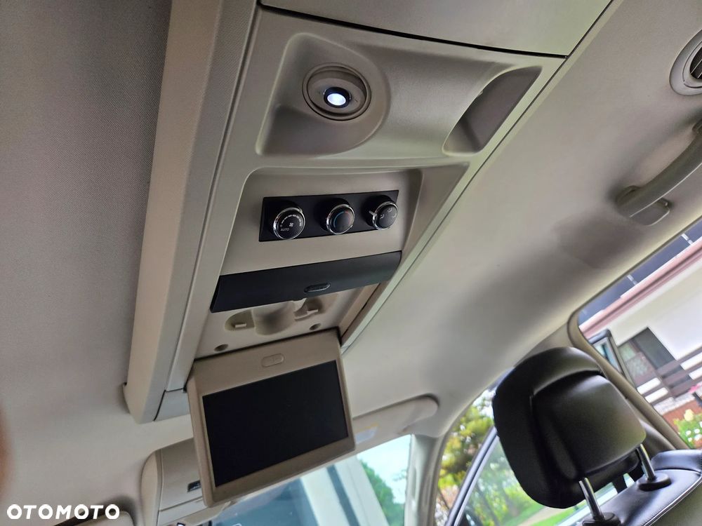 Chrysler Town & Country - 30