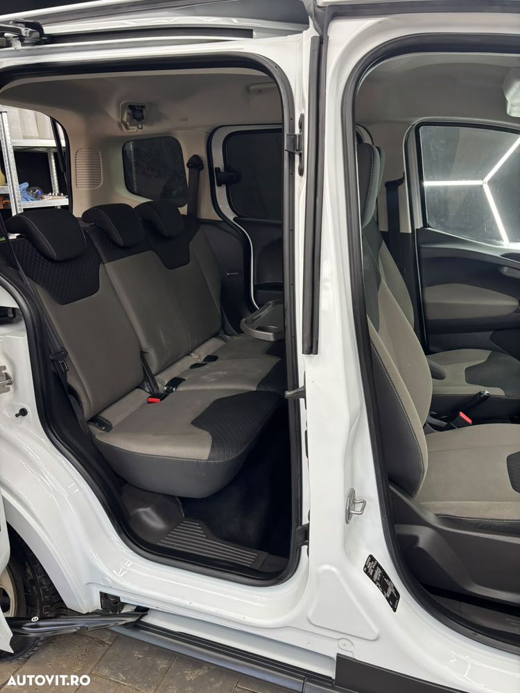 Ford Tourneo Courier 1.5 TDCi Trend - 14