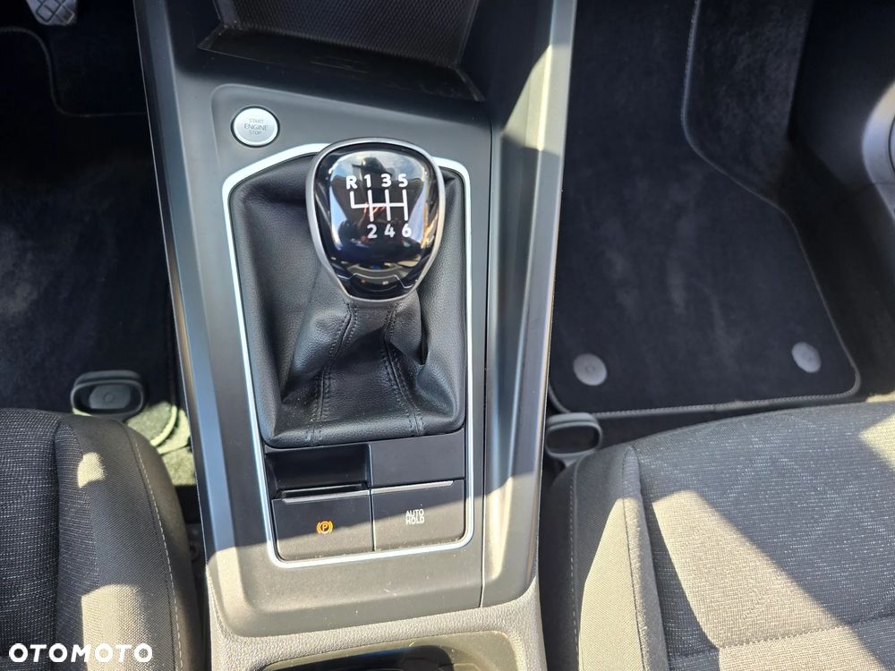 Volkswagen Golf - 32