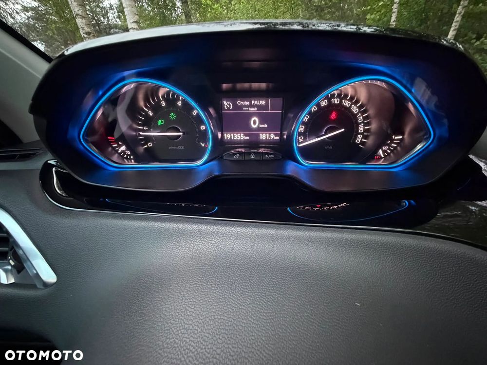 Peugeot 208 1.6 THP Allure - 32