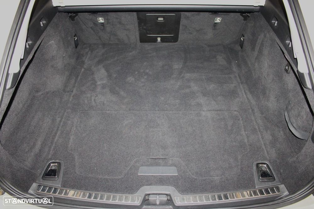 Volvo V90 2.0 B4 Momentum Plus Geartronic - 35