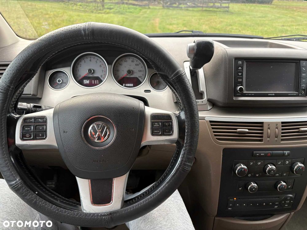 Volkswagen Routan - 6