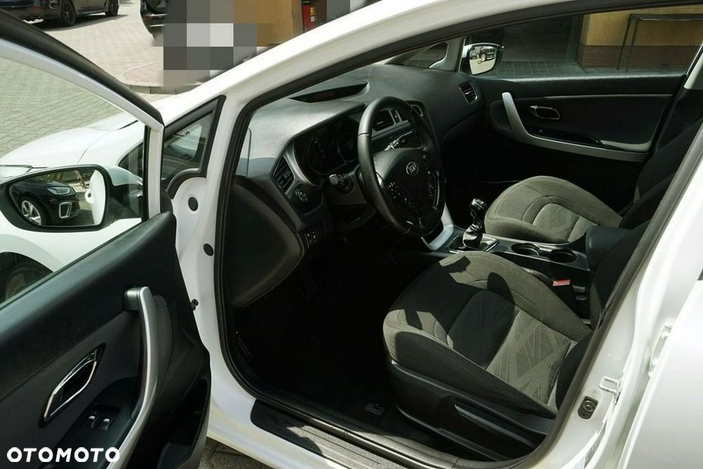 Kia Ceed - 13
