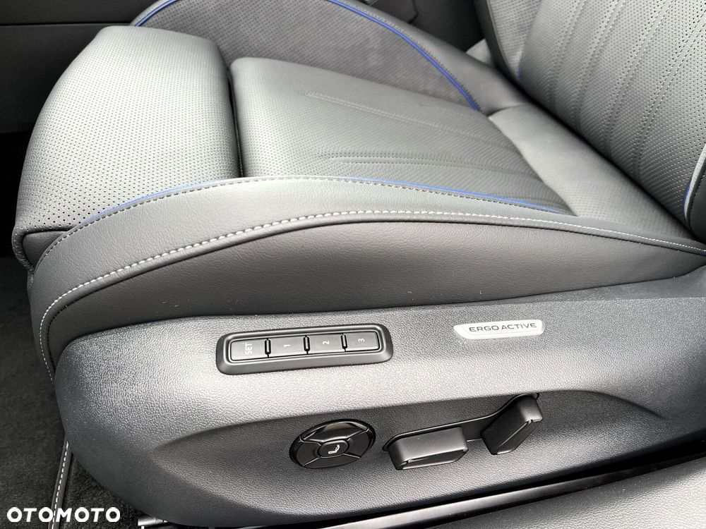 Volkswagen Passat Variant 2.0 TDI SCR R-Line Plus DSG - 11