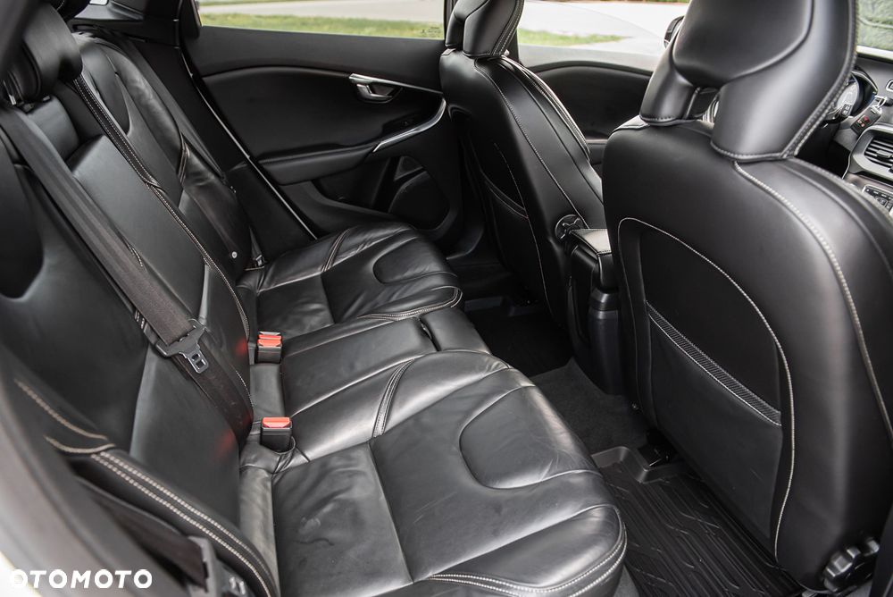 Volvo V40 T4 R-Design - 30