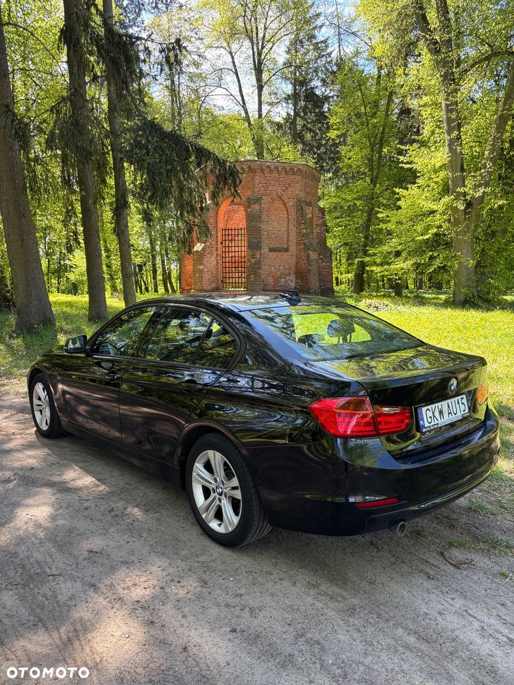 BMW Seria 3 320d Sport Line - 6