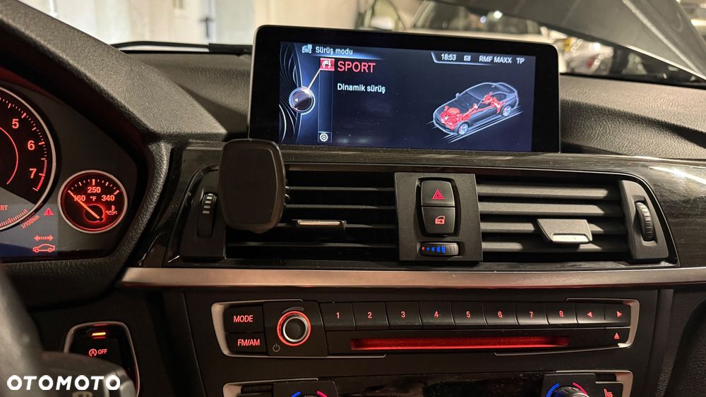 BMW Seria 3 328i xDrive Sport-Aut Sport Line - 19