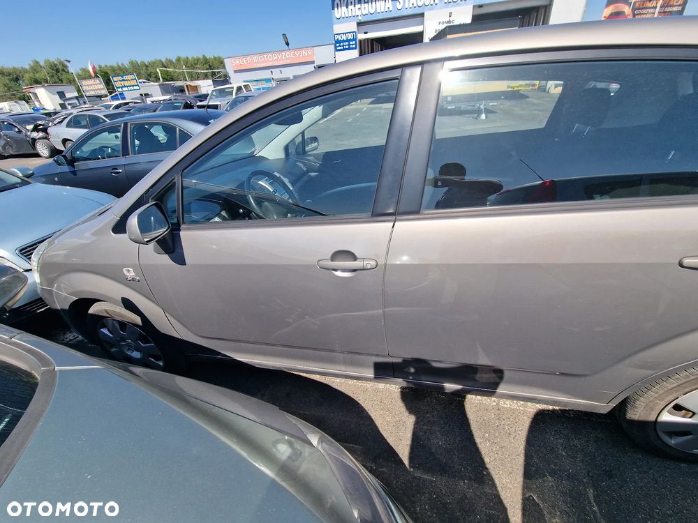 TOYOTA COROLLA VERSO - 2