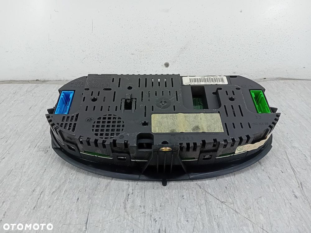 LICZNIK AUDI A2 8Z 8Z0920900 1.4 TDI - 4