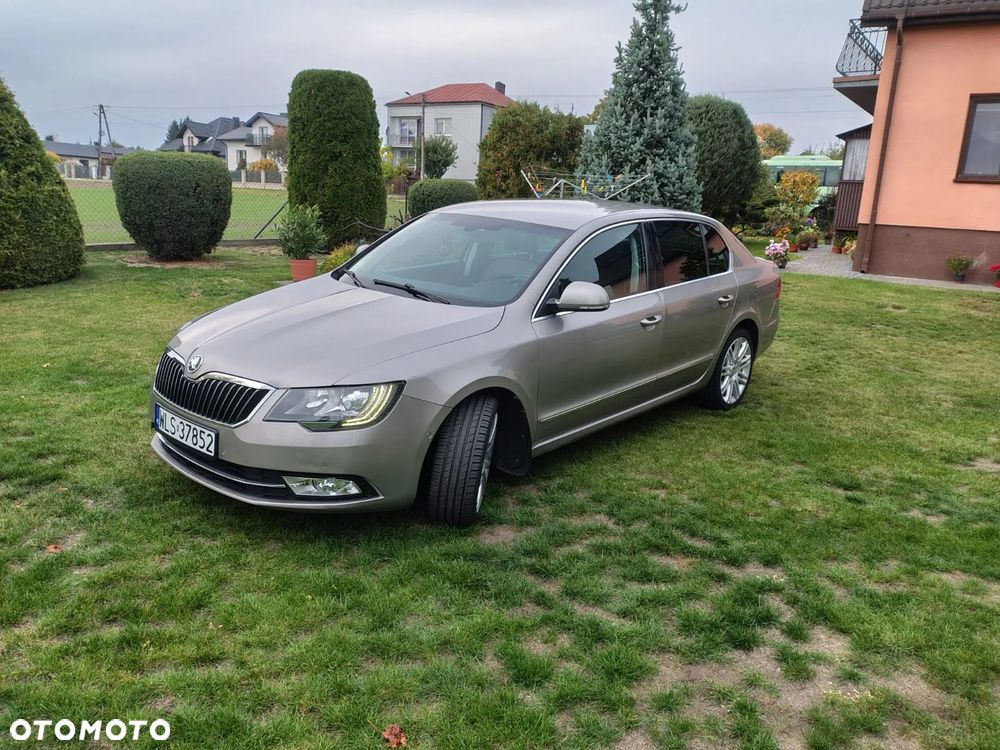 Skoda Superb 2015 photo 2