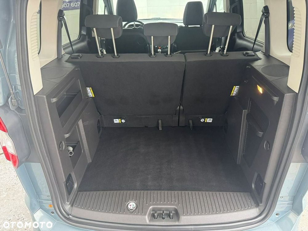 Ford Tourneo Courier - 27
