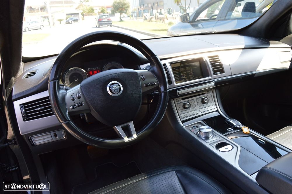 Jaguar XF 3.0 D V6 S Premium Luxury - 32