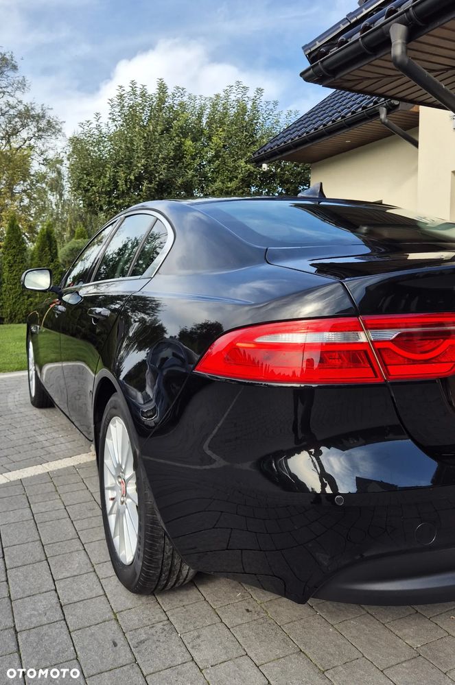 Jaguar XE 2.0 D Portfolio - 36