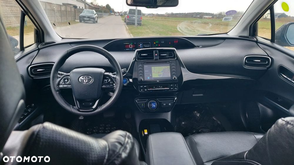 Toyota Prius Hybrid Executive - 8