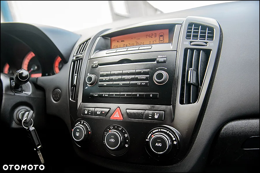 Kia Ceed - 27