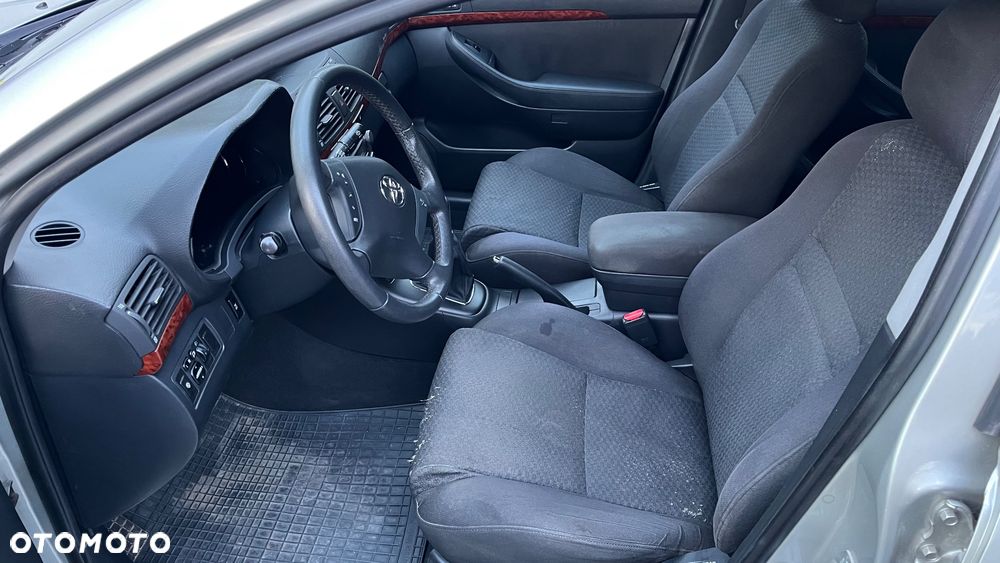 Toyota Avensis 2.0 VVT-i Sol - 8