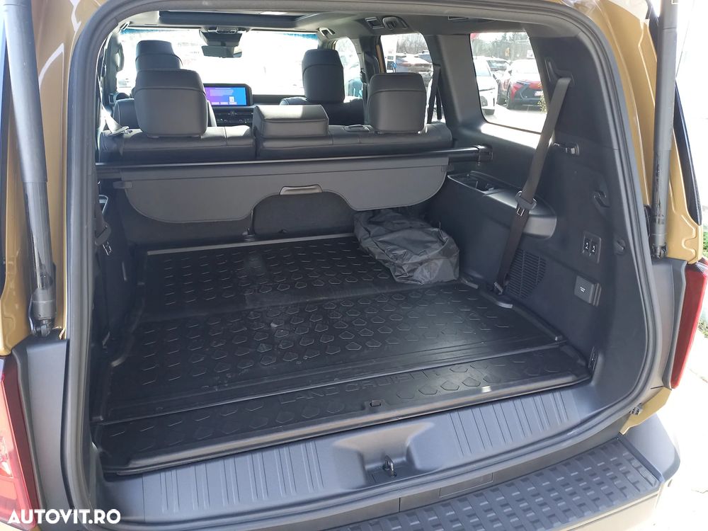 Toyota Land Cruiser - 12