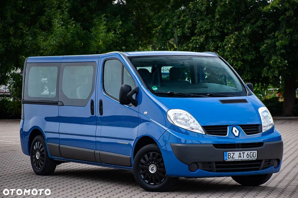 Renault Trafic 2.0 dCi 115 FAP Grand Passenger Black Edition - 3