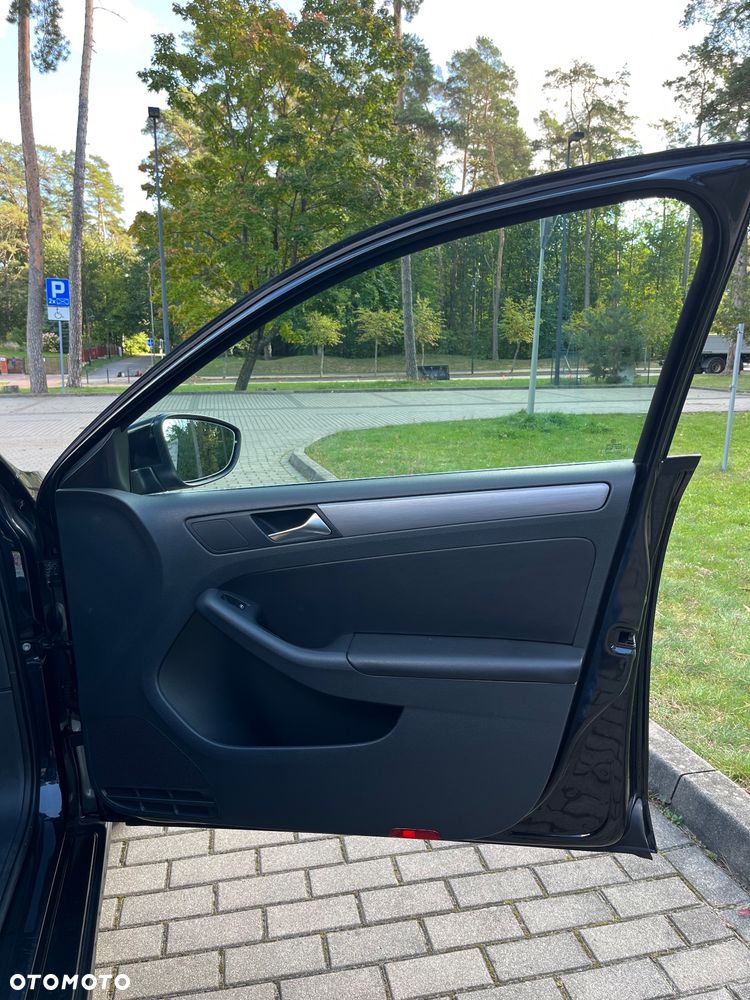 Volkswagen Jetta 2.0 TDI DPF DSG Trendline - 17
