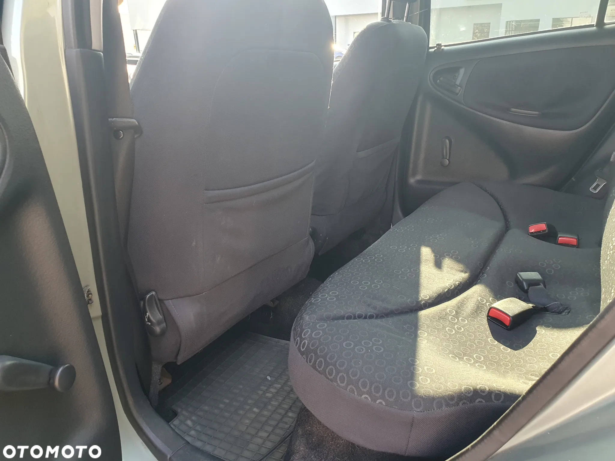 Toyota Yaris 1.0 Base - 18