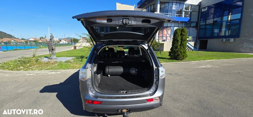 Mitsubishi Outlander - 18