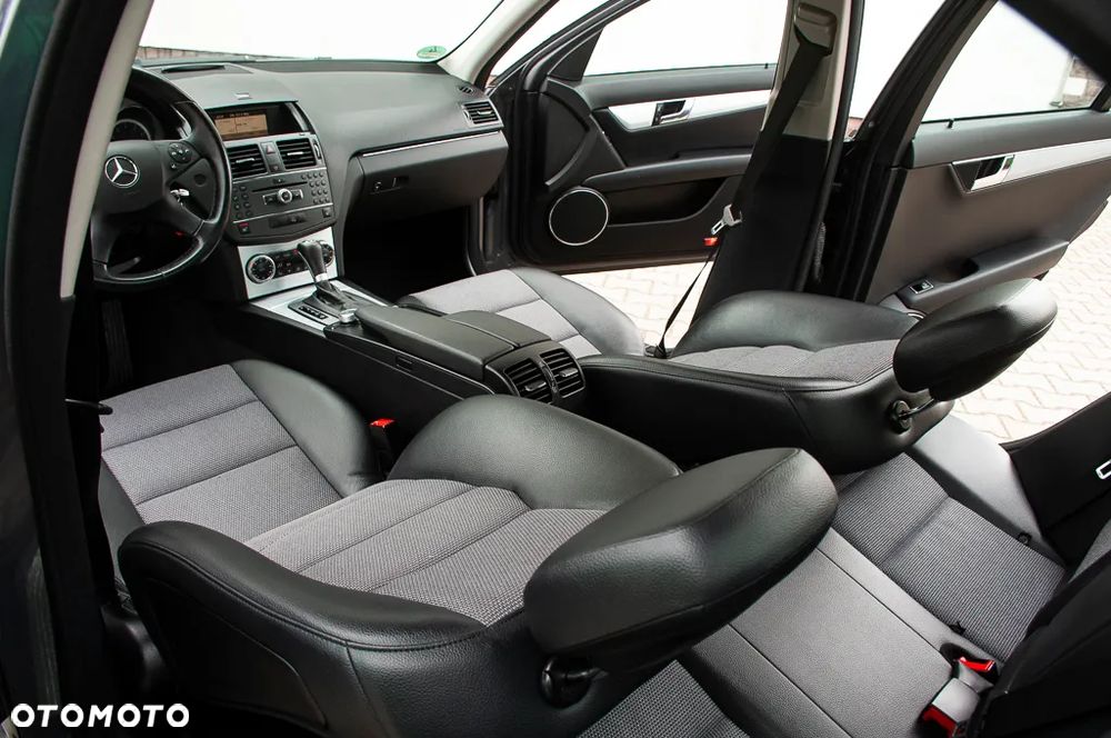 Mercedes-Benz Klasa C 180 CGI Automatik BlueEFFICIENCY Elegance - 29