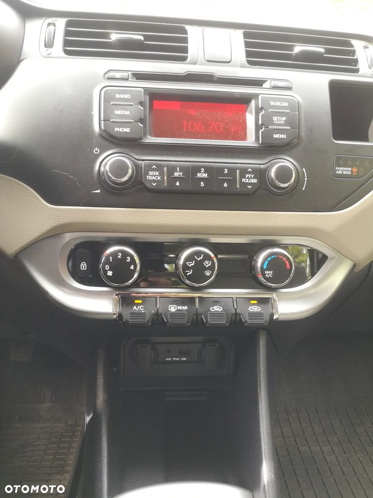 Kia Rio - 31