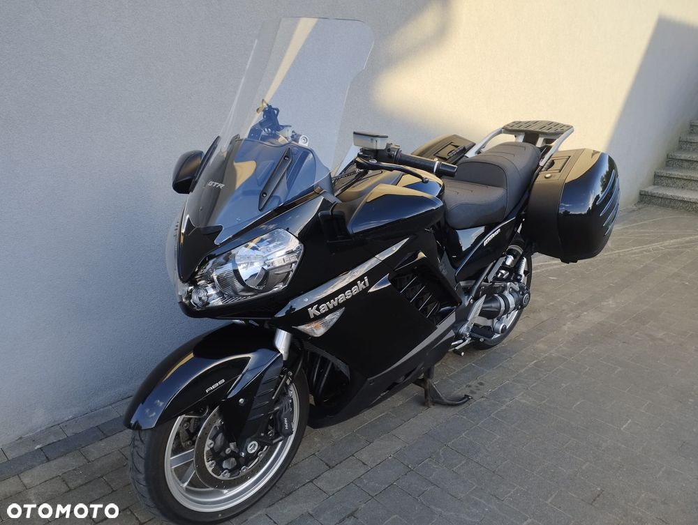 Kawasaki GTR - 6