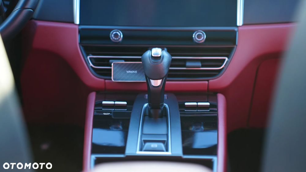 Porsche Macan T - 16