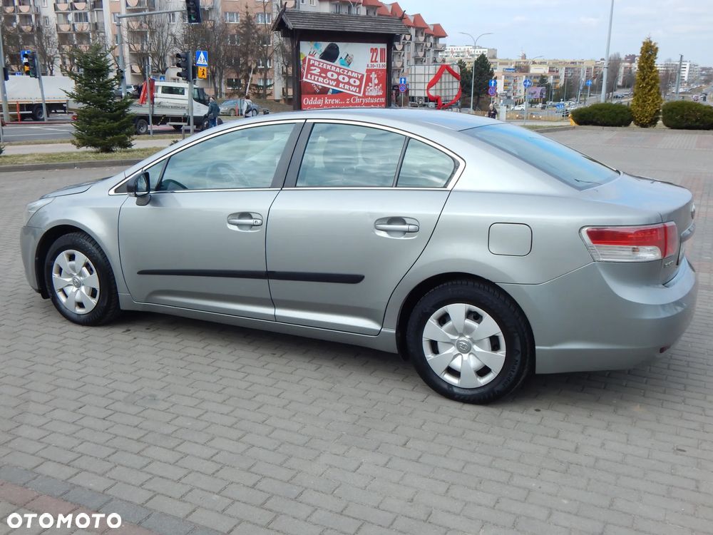 Toyota Avensis 1.8 Sol NAVI - 7