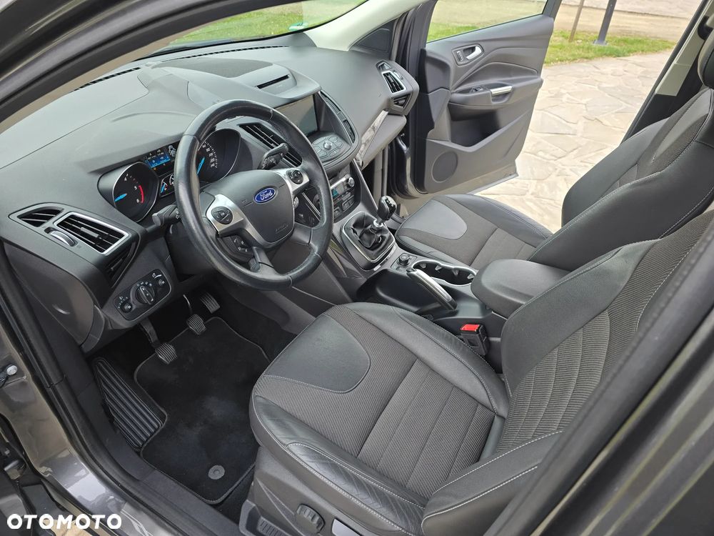 Ford Kuga 2.0 TDCi 2x4 Titanium - 28