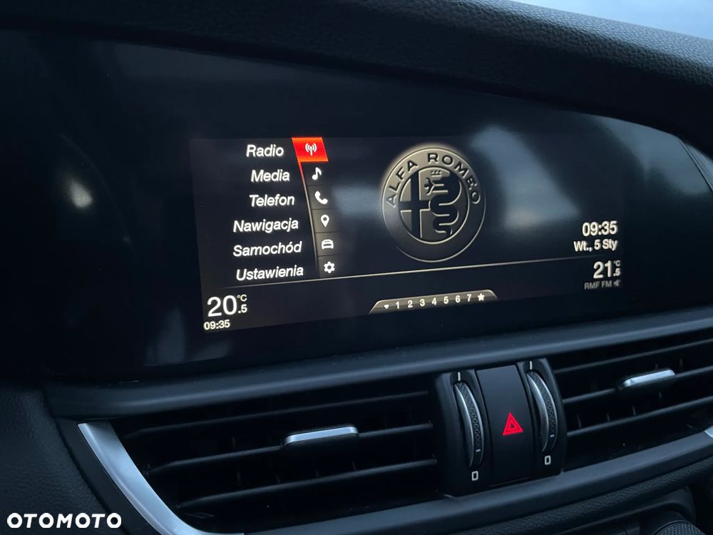 Alfa Romeo Giulia - 25