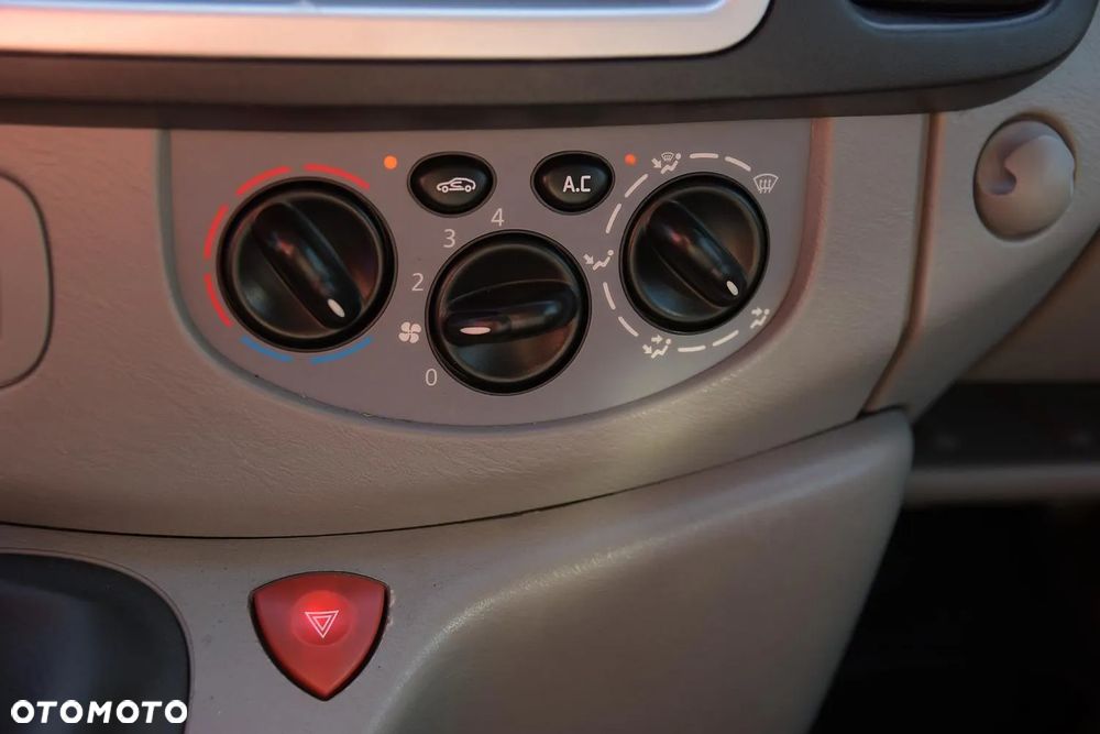 Opel Vivaro - 31