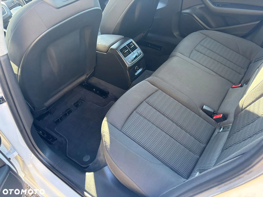 Audi A4 Limousine 1.4 TFSI Design - 9