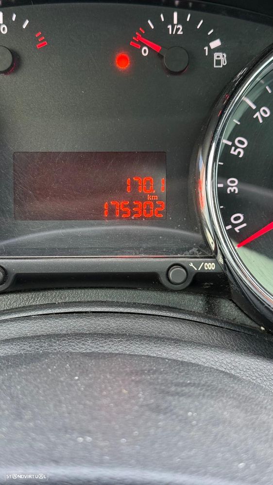 Peugeot 5008 1.6 HDi Executive JLL17 - 10