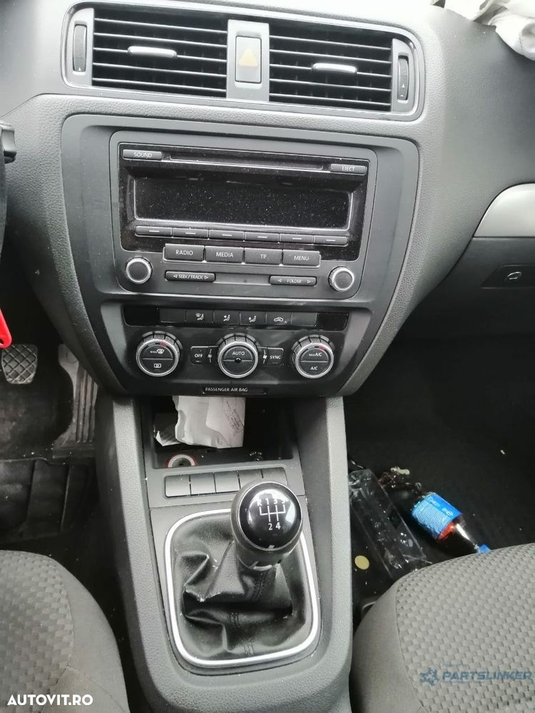 VOLKSWAGEN JETTA IV 162, 163, AV3, AV2 2009 - > 1.6 TDI CAYC 77KW|105HP - 4