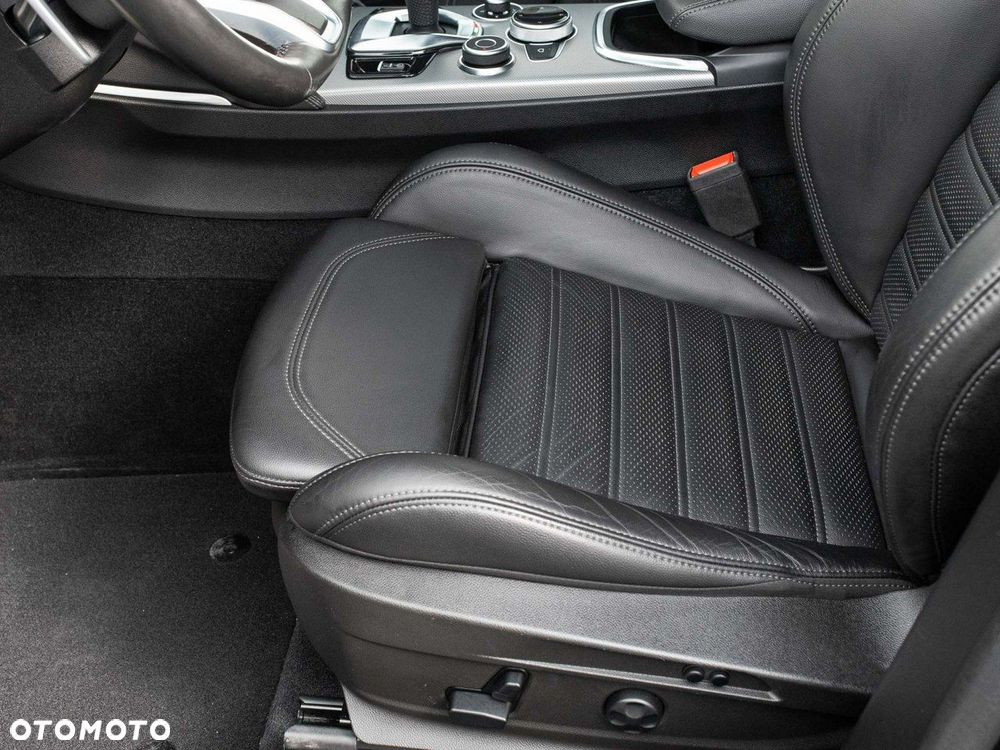 Alfa Romeo Stelvio 2.0 Turbo Executive Q4 - 12