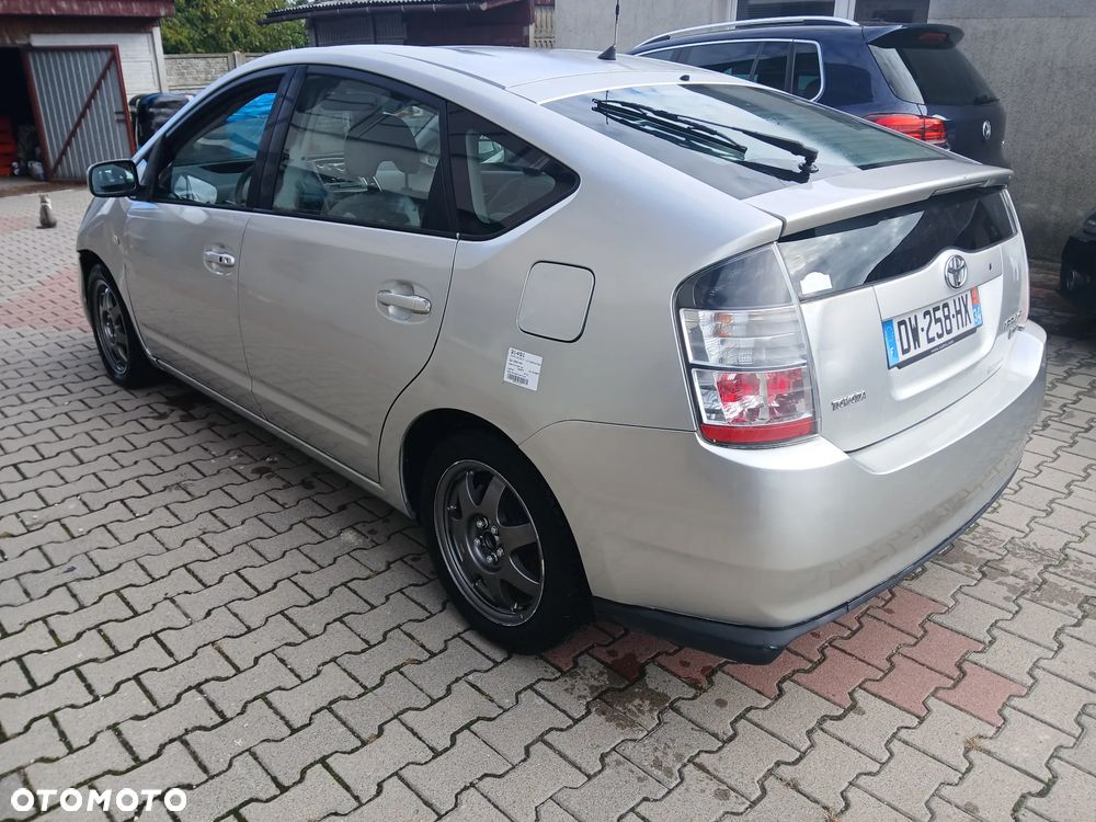 Toyota Prius - 5
