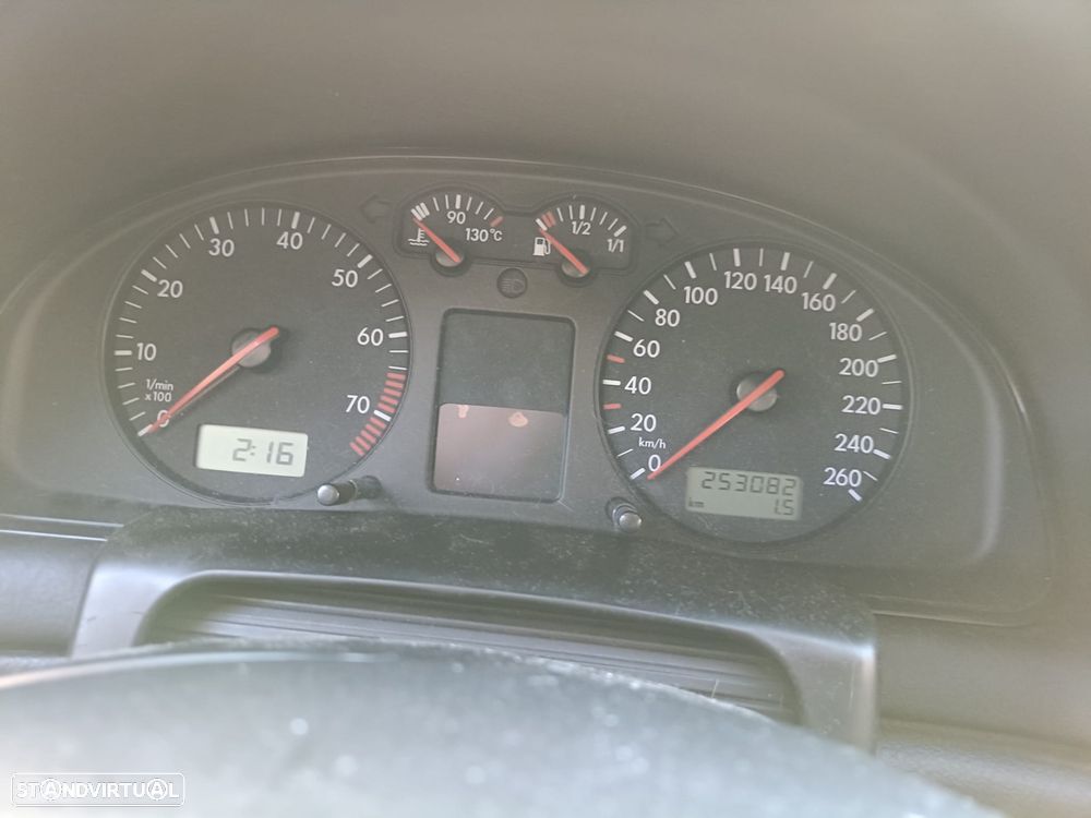 VW Passat 1.6 Confortline - 8