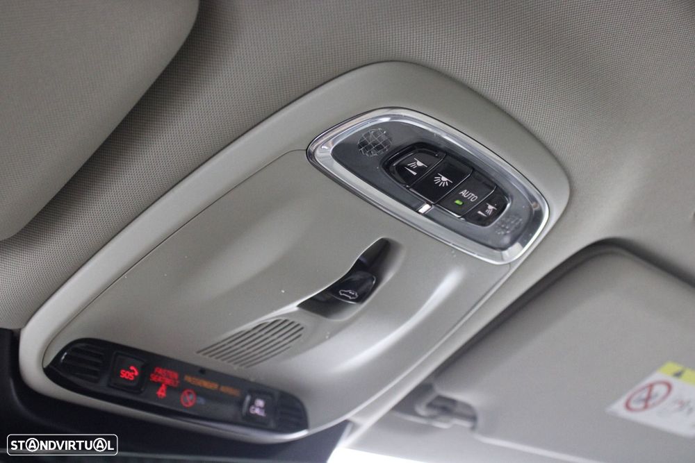 Volvo V90 2.0 B4 Momentum Plus Geartronic - 23